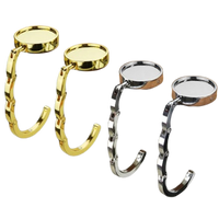 Accroche sac à main doré chic